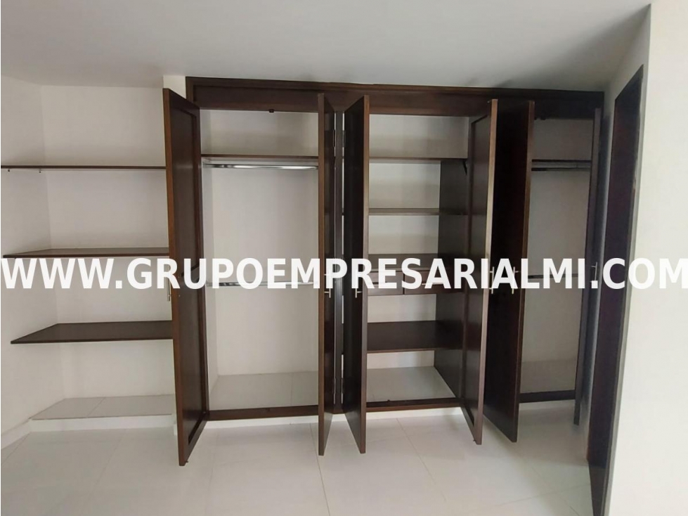 AMPLIO APARTAESTUDIO EN ARRIENDO - SECTOR LOMA LOS BERNAL COD: 31810 — foto 6