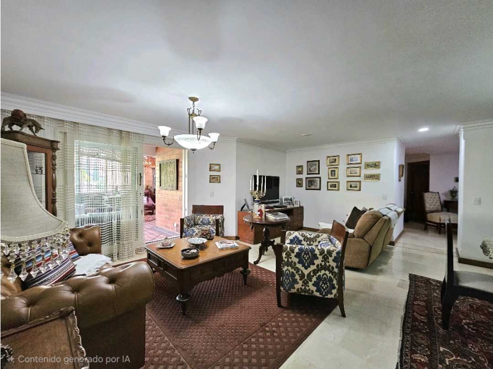 Amplio Apartamento de 200 m² con Estudio en Venta, Laureles
