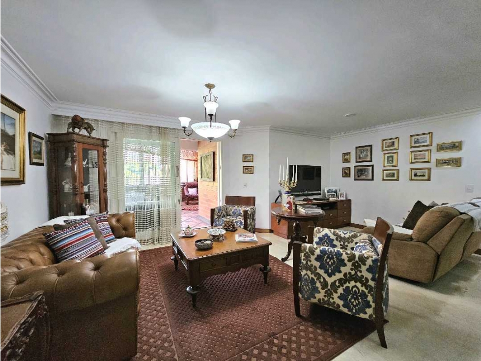 Amplio Apartamento de 200 m² con Estudio en Venta, Laureles — foto 3