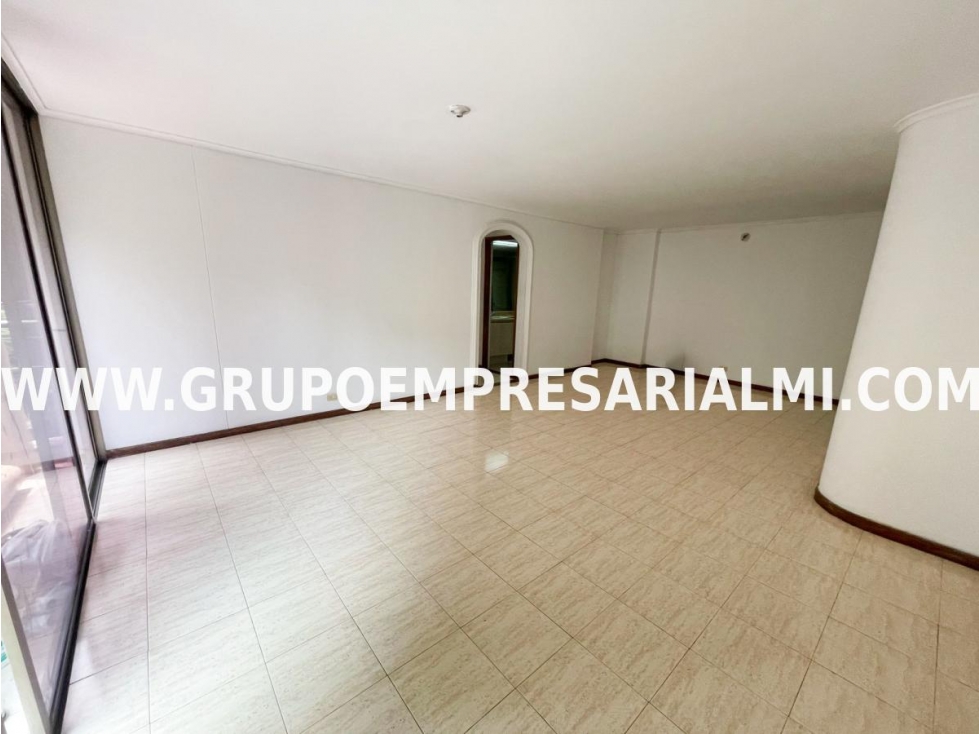 AMPLIO APARTAMENTO EN ARRIENDO - SECTOR LAURELES COD: 31749 — foto 2