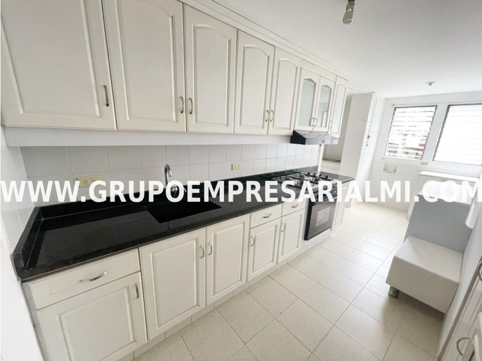 AMPLIO APARTAMENTO EN ARRIENDO - SECTOR LAURELES COD: 31749 — foto 3