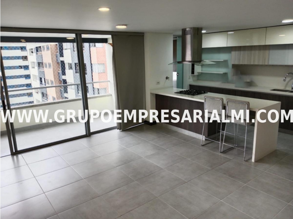 AMPLIO APARTAMENTO EN ARRIENDO - SECTOR CIUDAD DEL RIO COD: 31896