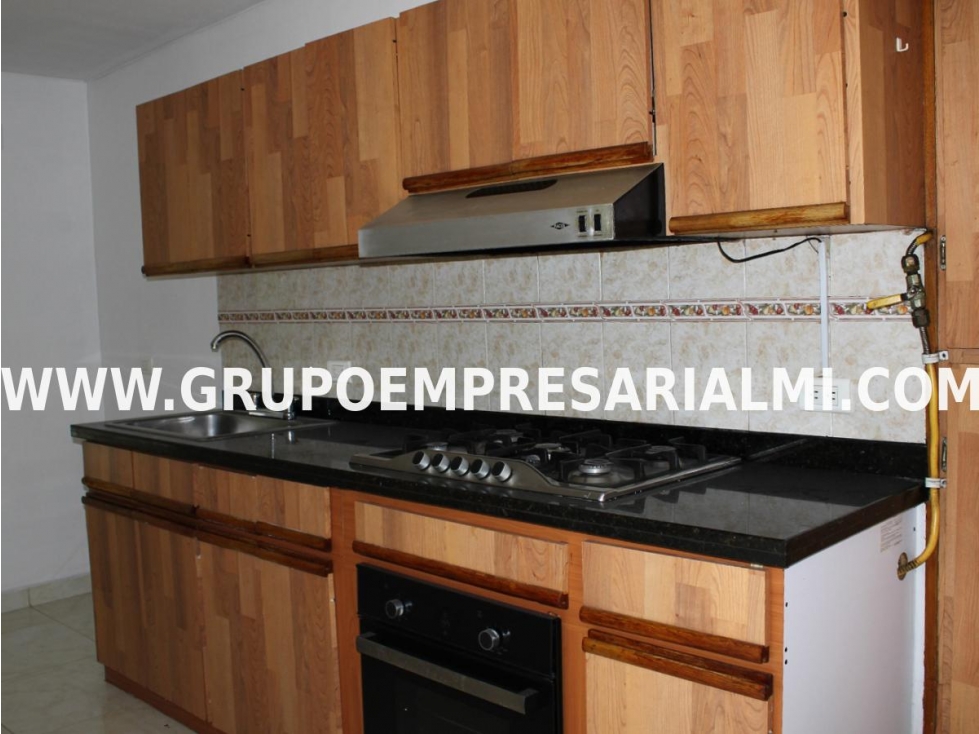 AMPLIO APARTAMENTO EN ARRIENDO - SECTOR LA AGUACATALA COD: 10089 — foto 3