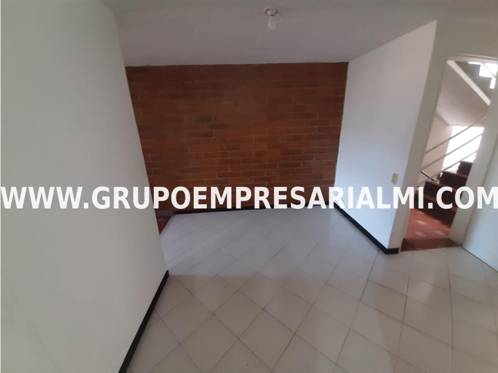 AMPLIO APARTAMENTO EN ARRIENDO - SECTOR LA POLA COD: 32299 — foto 2