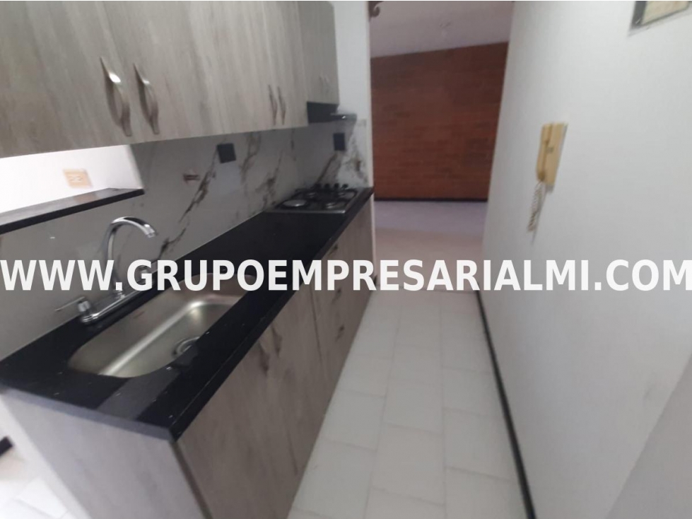 AMPLIO APARTAMENTO EN ARRIENDO - SECTOR LA POLA COD: 32299 — foto 3