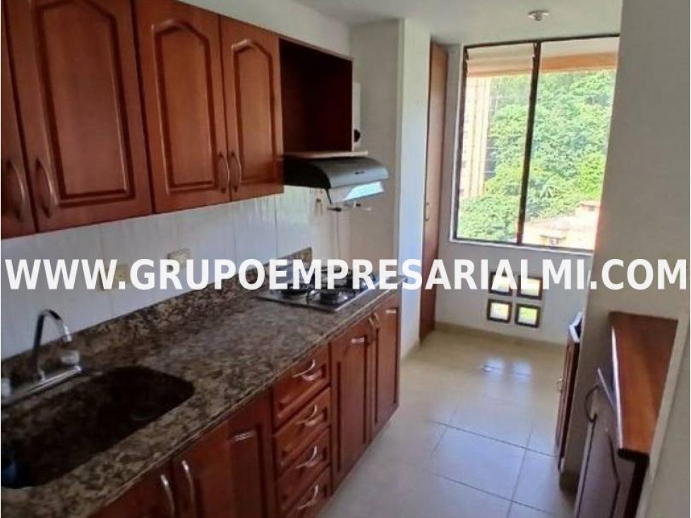 AMPLIO APARTAMENTO EN ARRIENDO - SECTOR LOS COLORES COD: 32301 — foto 3