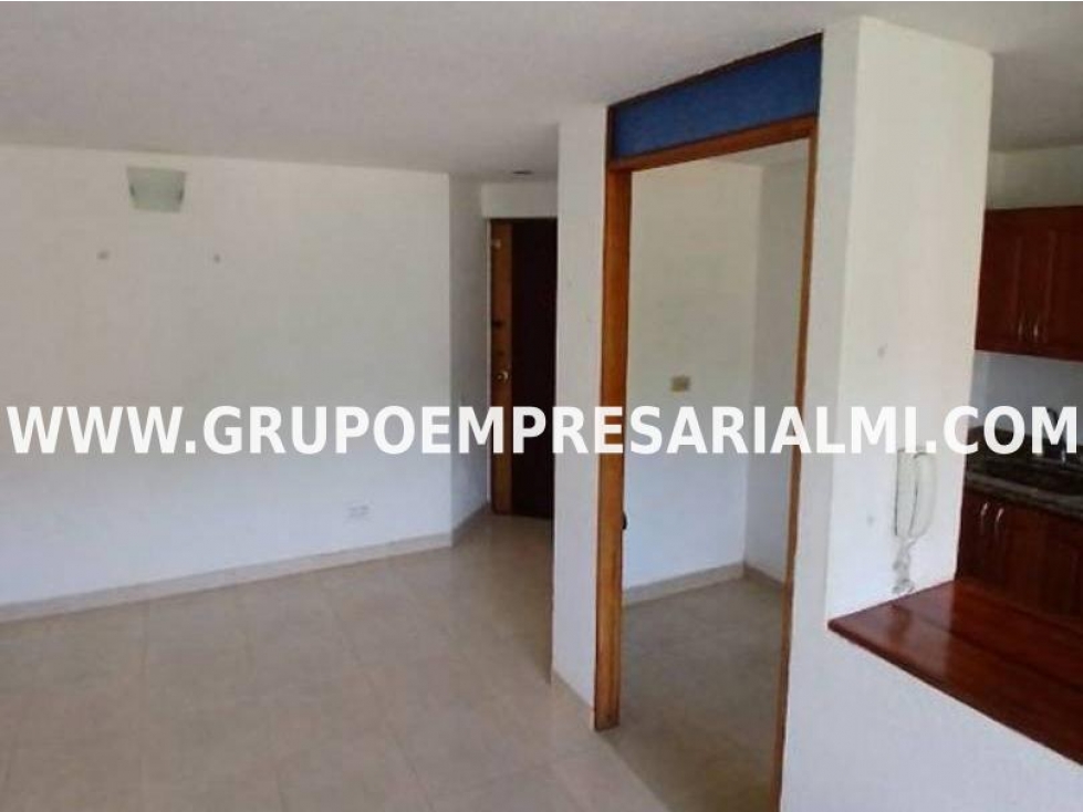 AMPLIO APARTAMENTO EN ARRIENDO - SECTOR LOS COLORES COD: 32301 — foto 2