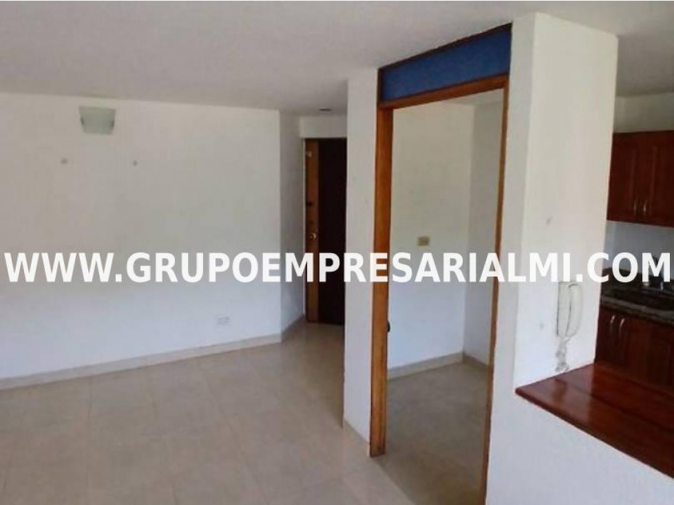 AMPLIO APARTAMENTO EN ARRIENDO - SECTOR LOS COLORES COD: 32301