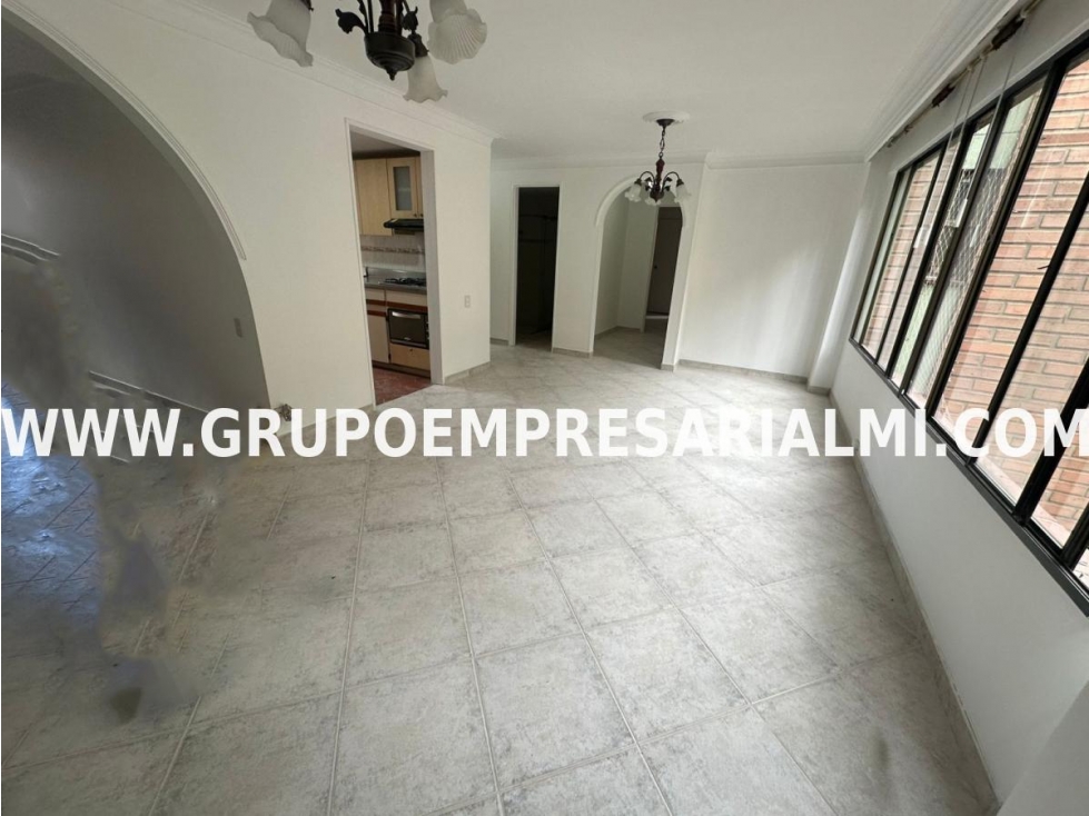 AMPLIO APARTAMENTO EN ARRIENDO - LAURELES COD: 32339