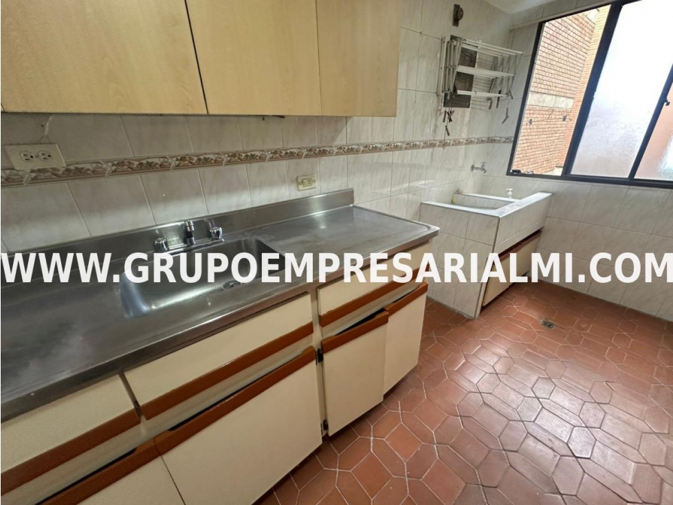 AMPLIO APARTAMENTO EN ARRIENDO - LAURELES COD: 32339 — foto 2