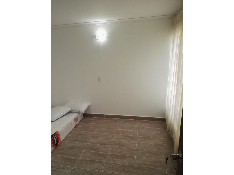 Amplio apartamento en Laureles cerca a la iglesia Santa Teresita — foto 6