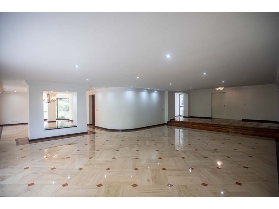 Amplio apartamento en Renta El Poblado 453 MT2