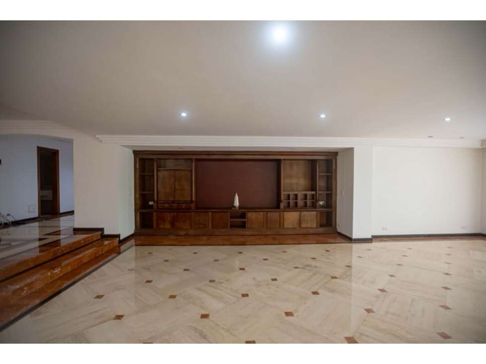 Amplio apartamento en Renta El Poblado 453 MT2 — foto 3