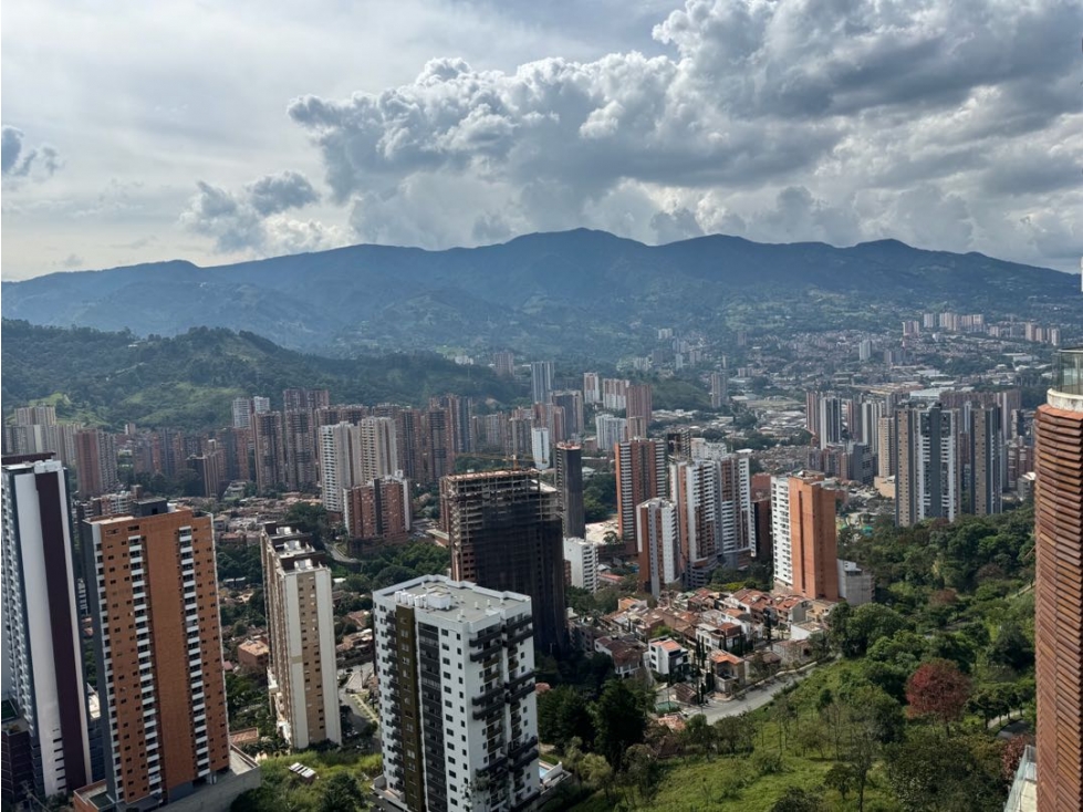 AMPLIO APARTAMENTO EN SABANETA, CON EXCELENTE VISTA Y ZONAS AMPLIAS — foto 2