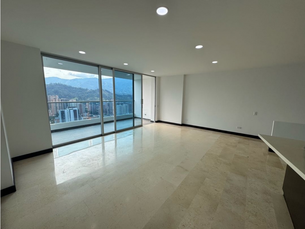 AMPLIO APARTAMENTO EN SABANETA, CON EXCELENTE VISTA Y ZONAS AMPLIAS — foto 4