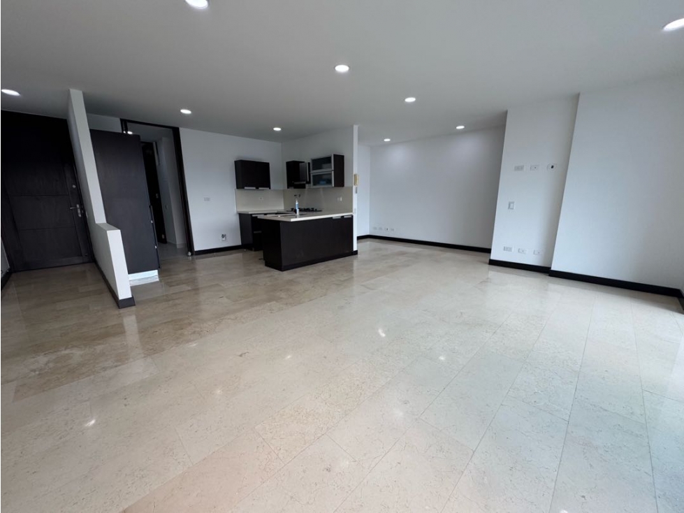AMPLIO APARTAMENTO EN SABANETA, CON EXCELENTE VISTA Y ZONAS AMPLIAS — foto 5