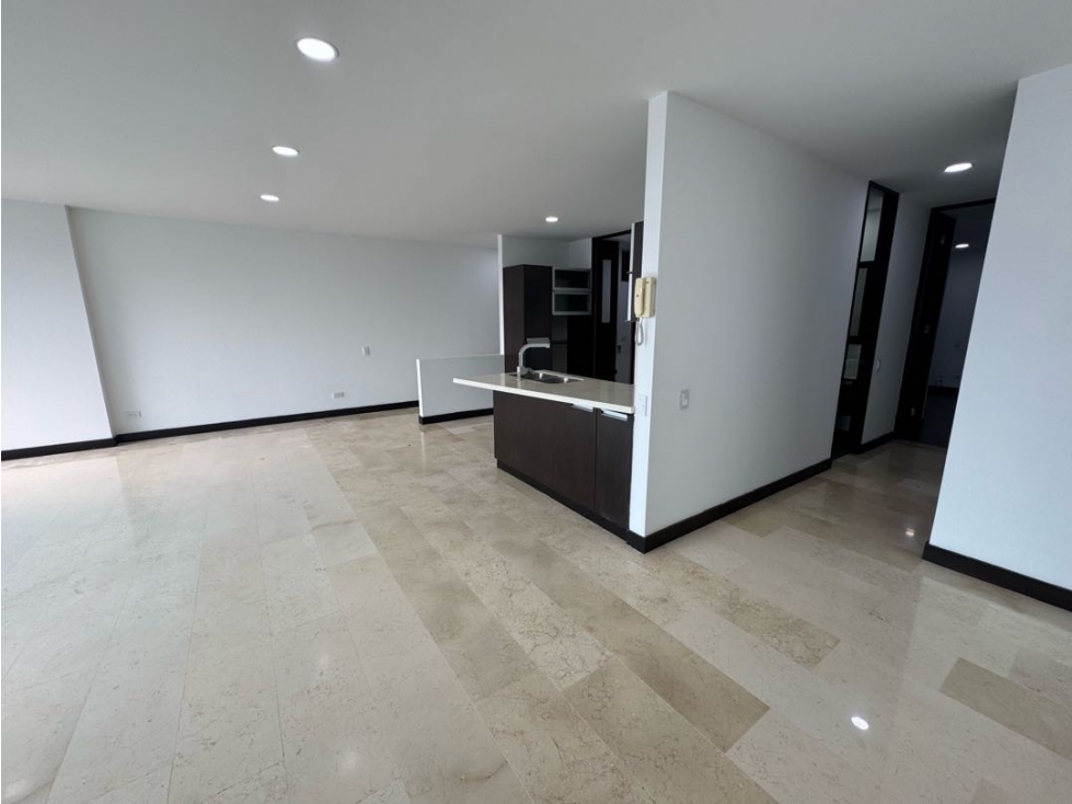 AMPLIO APARTAMENTO EN SABANETA, CON EXCELENTE VISTA Y ZONAS AMPLIAS — foto 6