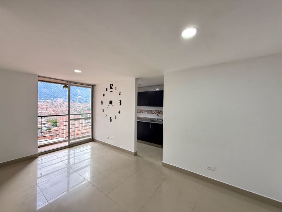 AMPLIO APARTAMENTO EN VENTA EN NIQUIA EN BELLO - URB. ARBOLES — foto 2