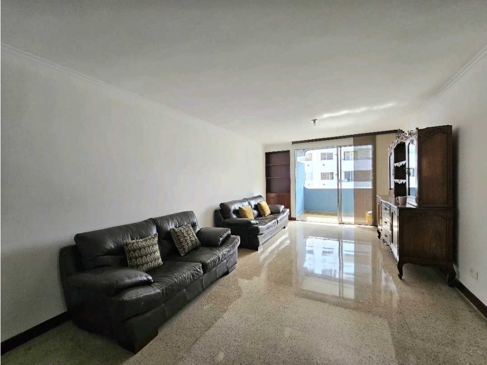 Amplio Apartamento Familiar de 130 m² en Venta en Los Colores — foto 2