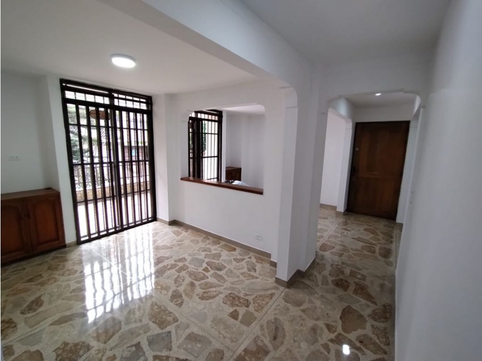 AMPLIO APARTAMENTO | LAURELES, MEDELLÍN EN VENTA K067 — foto 2