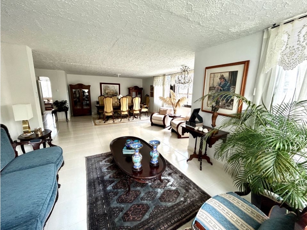 Amplio apartamento ubicado a sólo unos pasos de la plaza de Bolívar — foto 2