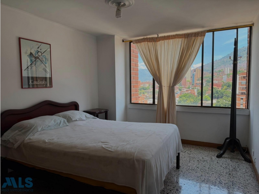 Amplio, iluminado bien diseñado(MLS#269279)