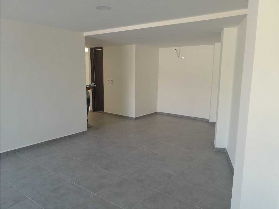 Amplio local comercial de 60m2 sobre vía principal, san francisco - 2