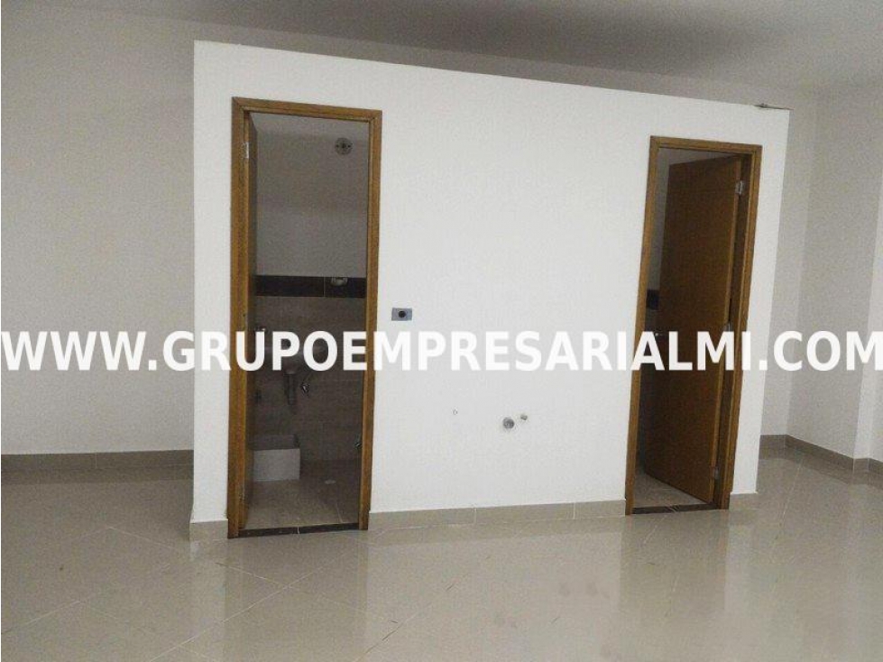 AMPLIO LOCAL EN ARRIENDO - SECTOR SANTA ANA COD: 31702 - 3