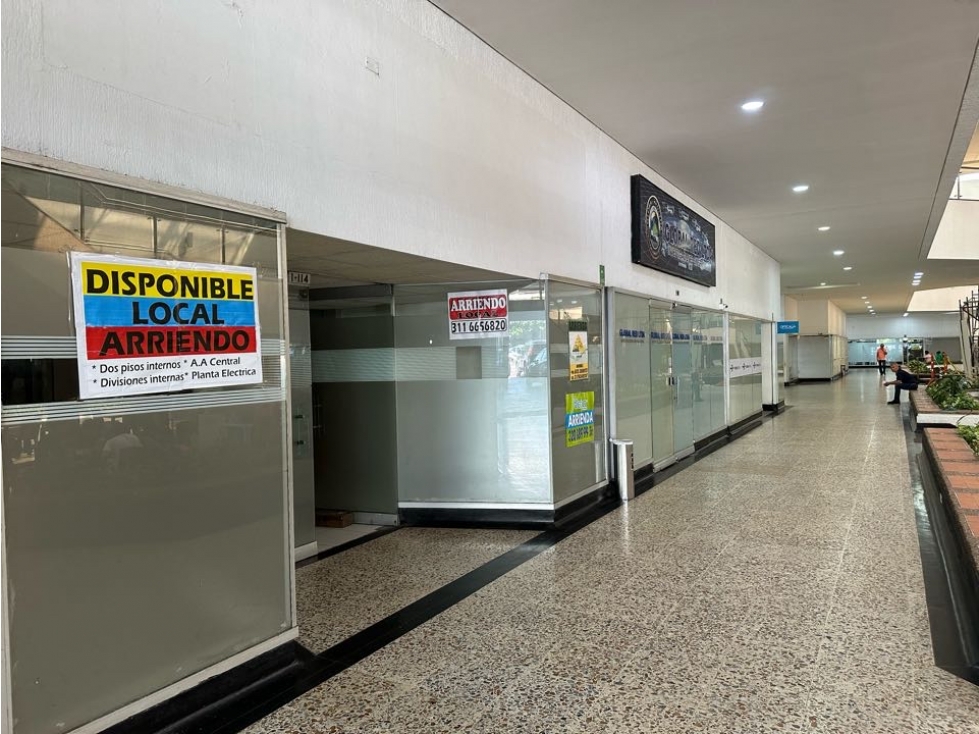 Amplio local en primer piso y dos niveles para oficinas en ARRIENDO — foto 3
