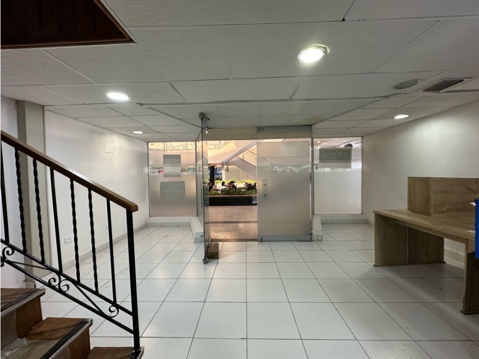 Amplio local en primer piso y dos niveles para oficinas en ARRIENDO — foto 4