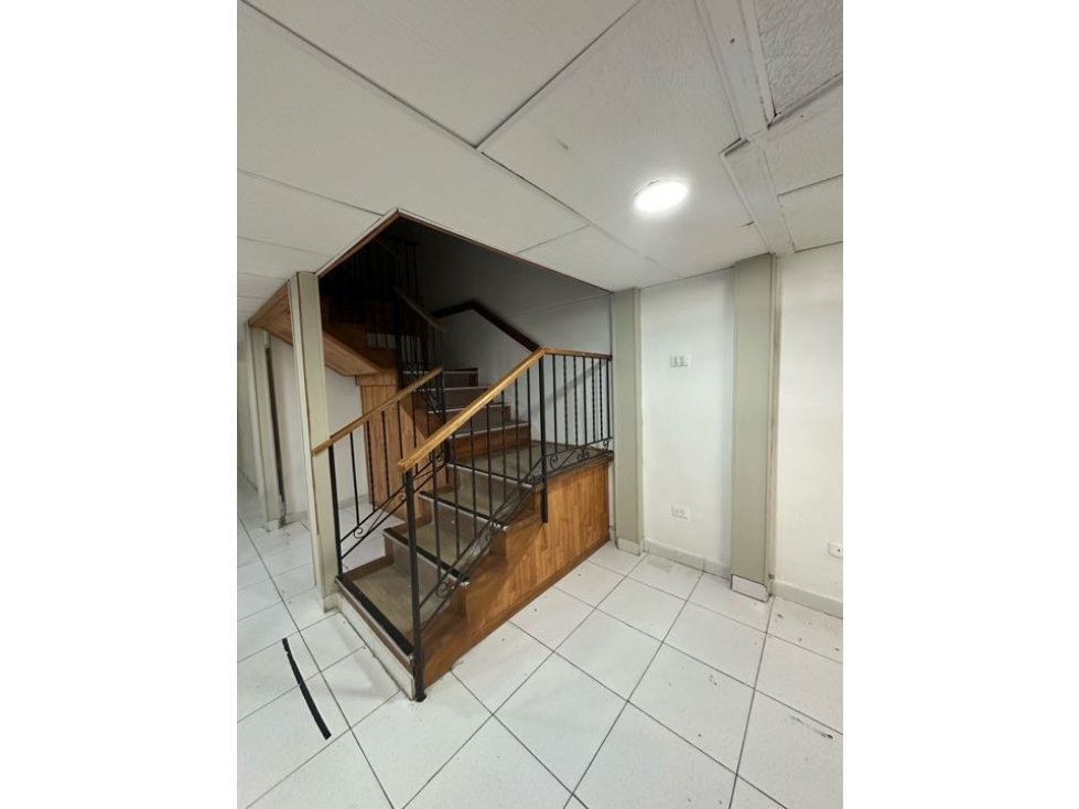 Amplio local en primer piso y dos niveles para oficinas en ARRIENDO — foto 5