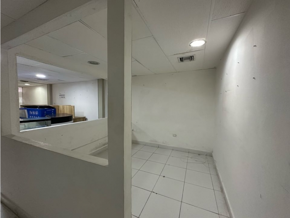 Amplio local en primer piso y dos niveles para oficinas en ARRIENDO — foto 6