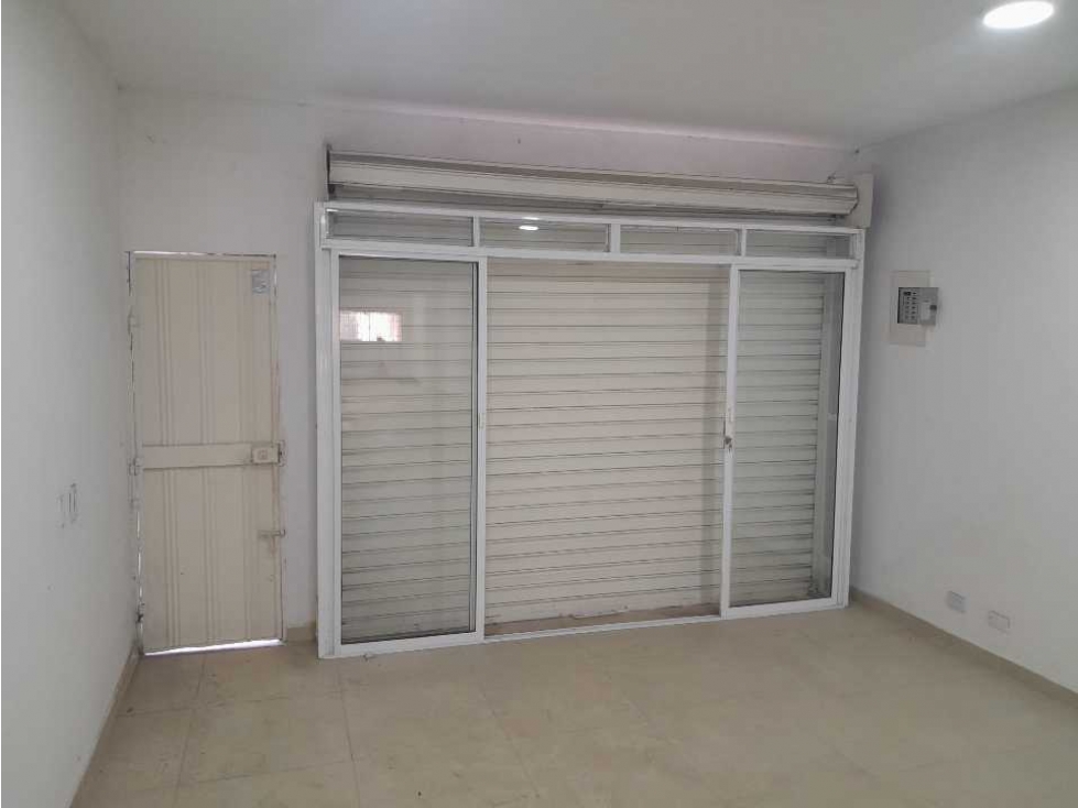 Se venden y se arriendan 2 locales con amplio terreno,378m2, carrera 4 — foto 6