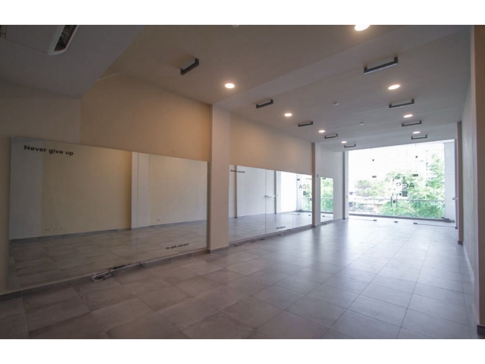Alquiler de local comercial en San Francisco, Calle 76 — foto 2