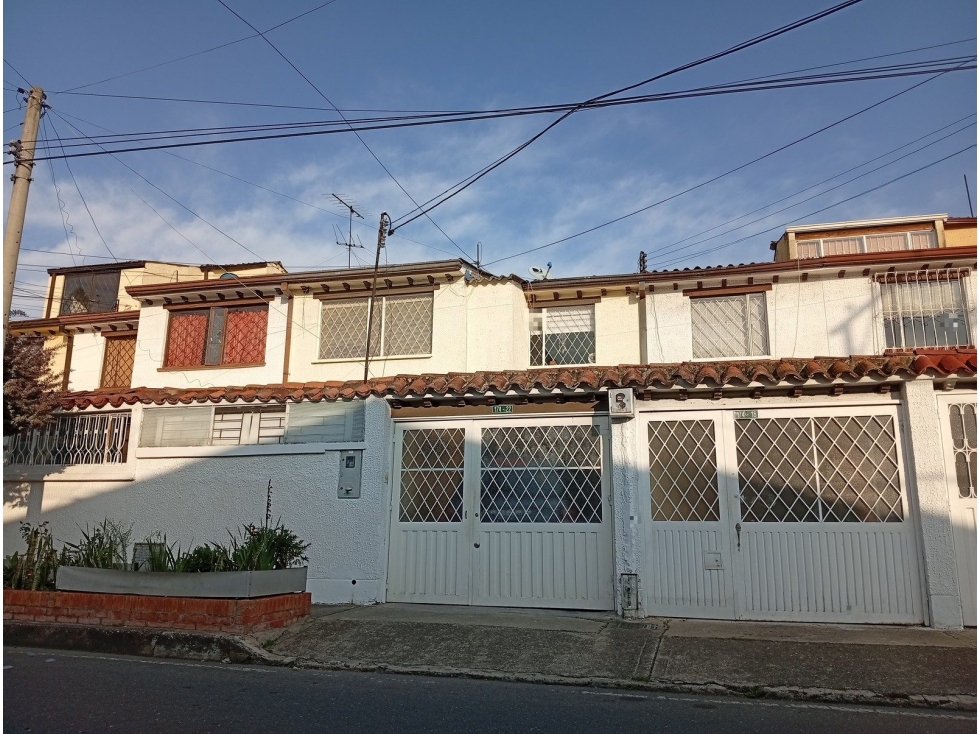 AP 174 22 CR 54 A 174 22 LT 4 MZ 57 ED BIFAMILIAR VILLA DEL PRADO