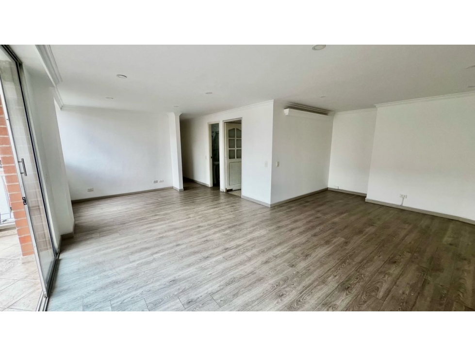 APARTAMENTO EN LAURELES SECTOR SANTA TERESITA — foto 3
