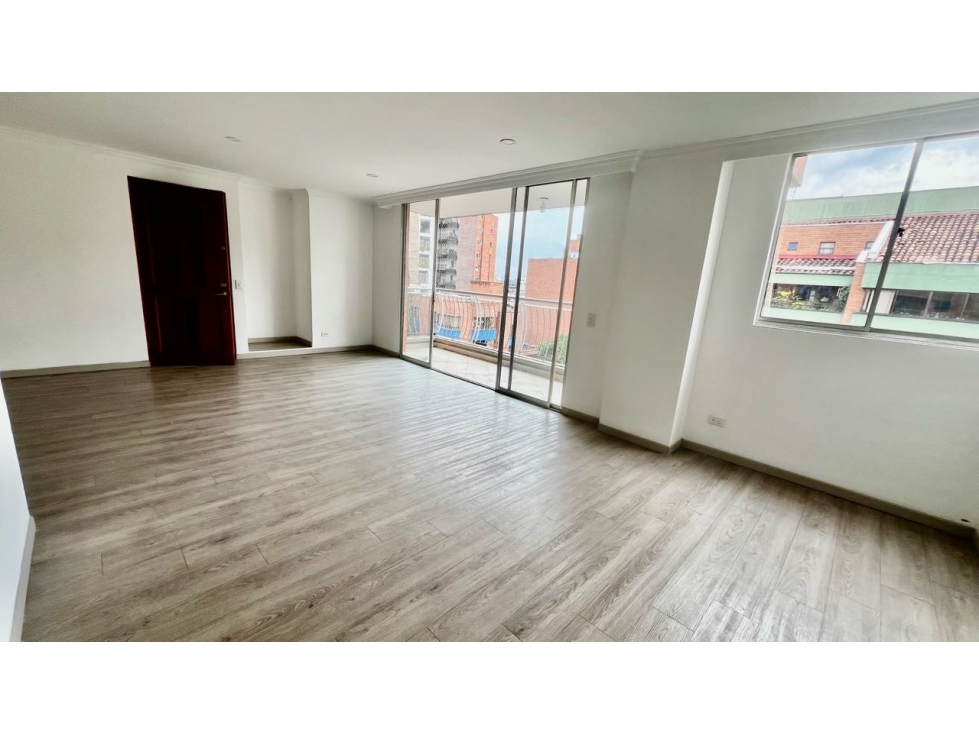 APARTAMENTO EN LAURELES SECTOR SANTA TERESITA