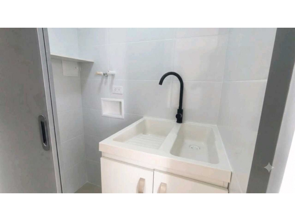 APARTA ESTUDIO VENTA TORRE FUNDADORES PISO 13 — foto 5