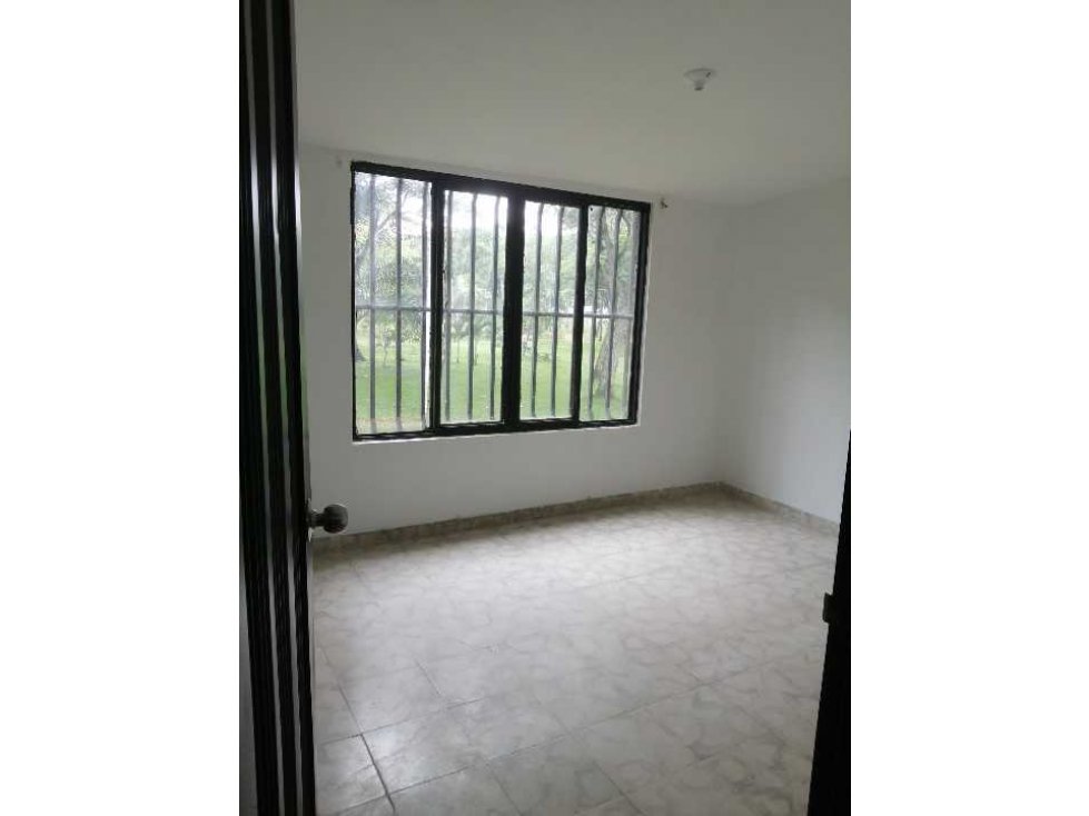 APARTA ESTUDIO EN ALQUILER AL ORIENTE DE CALI BARRIO CIUDAD CÓRDOBA — foto 4