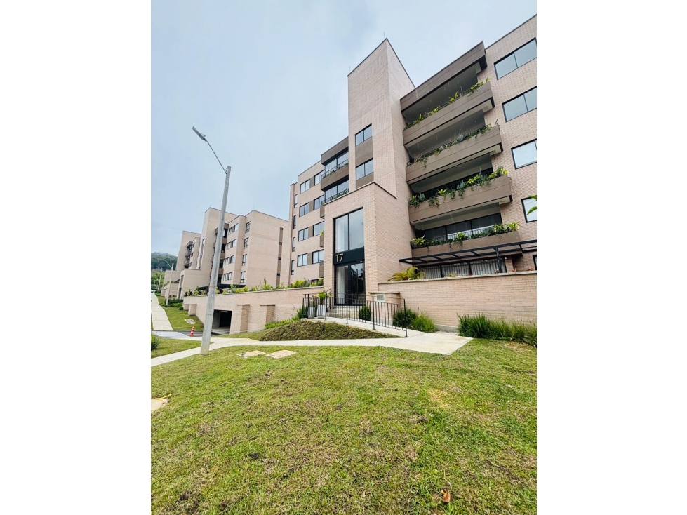 Aparta estudio en Urbanización cerrada El Retiro