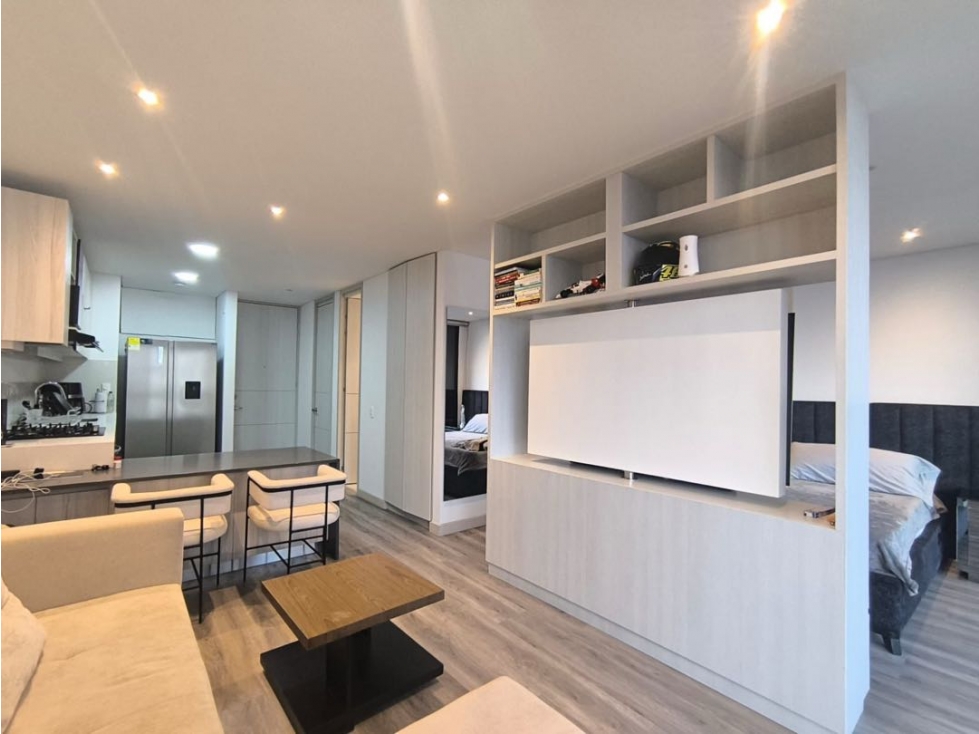 Apartaestudio en Via Linares, cerca al TESORO, piso muy alto. — foto 2