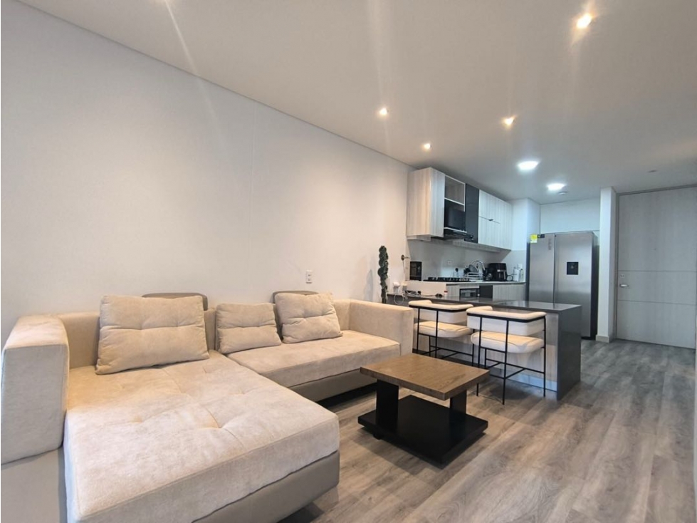 Apartaestudio en Via Linares, cerca al TESORO, piso muy alto. — foto 4