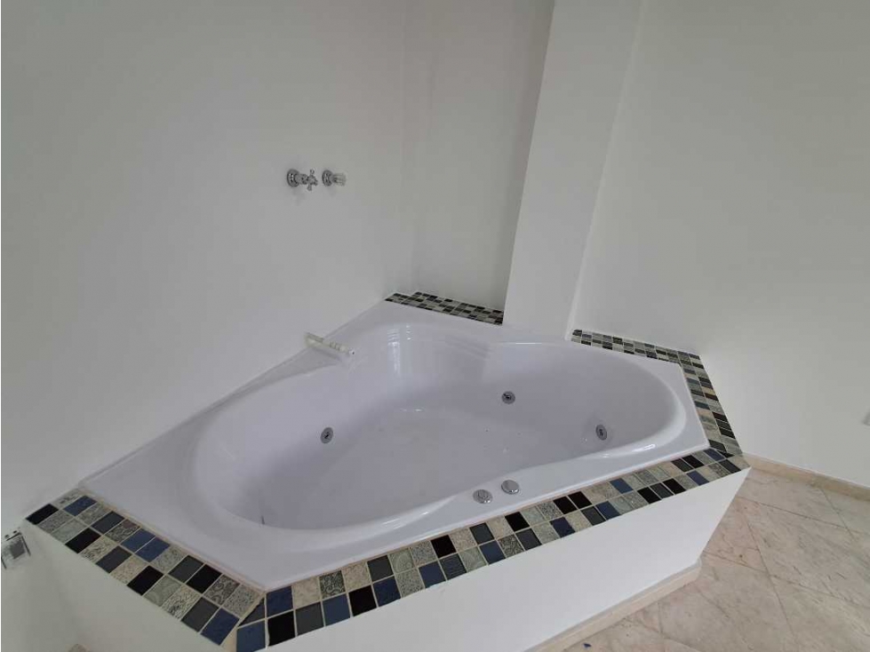 Apartaestudio con Jacuzzi transversal inferior Poblado — foto 2