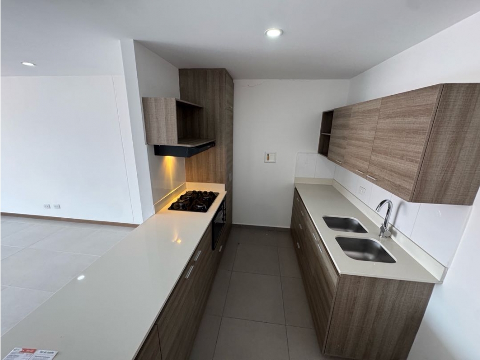 Apartaestudio en loma de las brujas. ENVIGADO