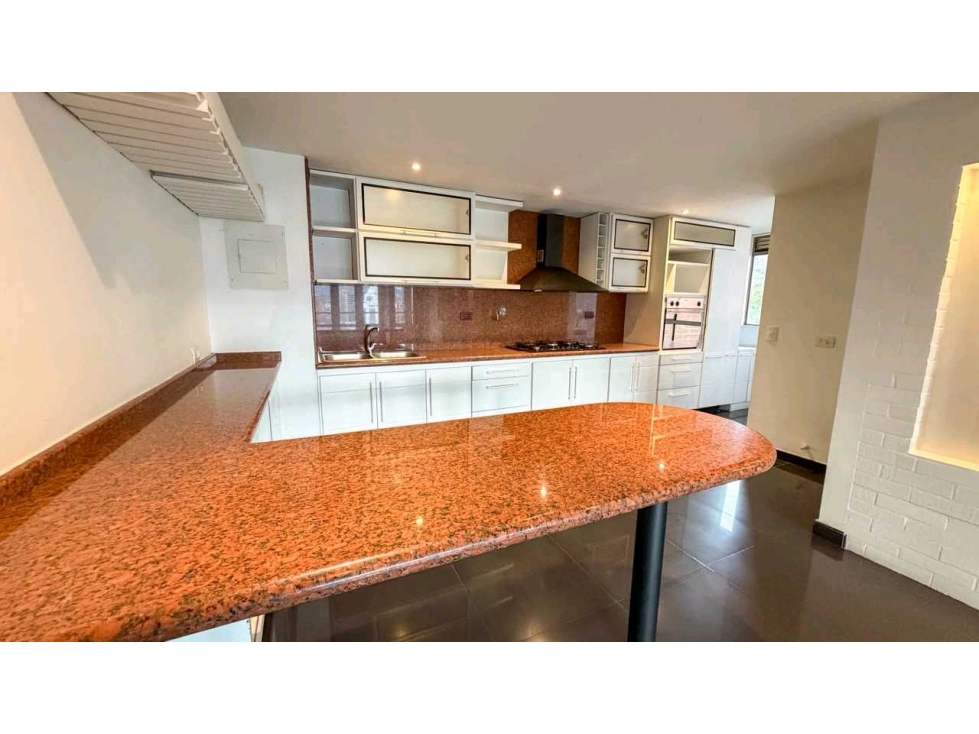 APARTAESTUDIO EN VENTA MEDELLÍN, EL POBLADO.Santafe. Oviedo.Aguacatala