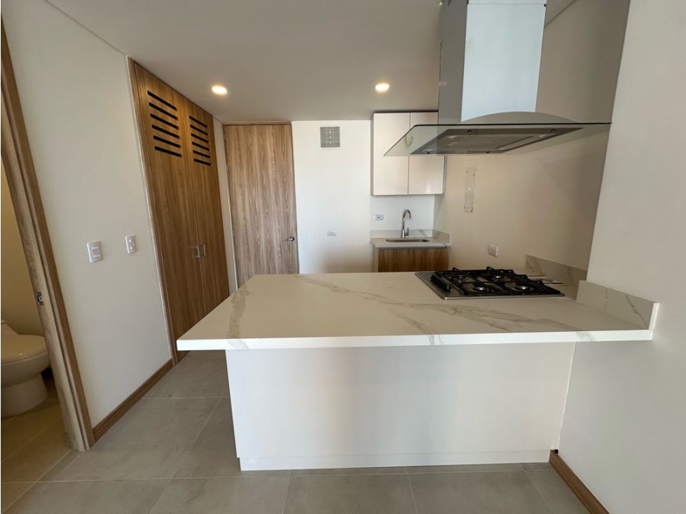 APARTAESTUDIO LUXURY ARRIENDO PARA ESTRENAR LADO SOMBRA GENOVES