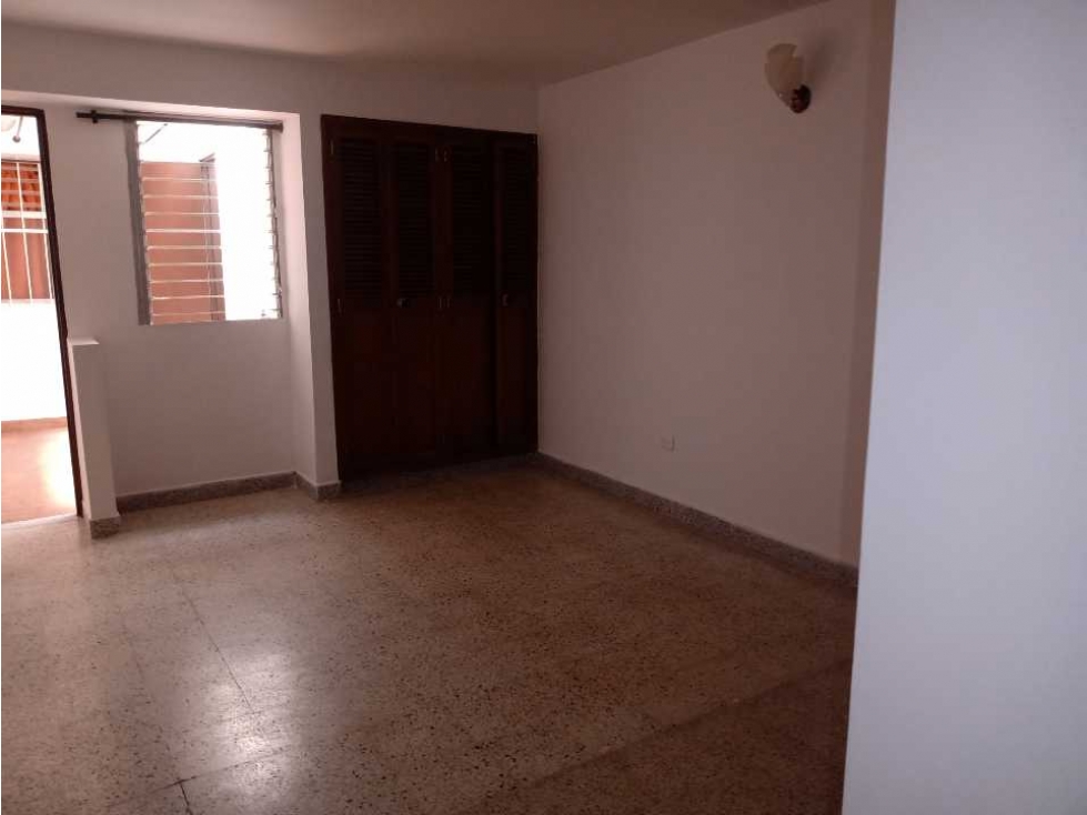 Belén Nogal aparta estudio área 50 ms INCLUIDO SERVICIOS — foto 6