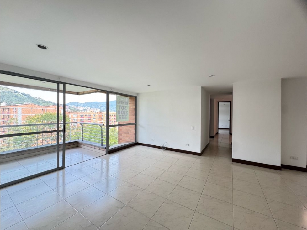 Apartamenro en arriendo Envigado El Escobero parte baja vista a verde — foto 4