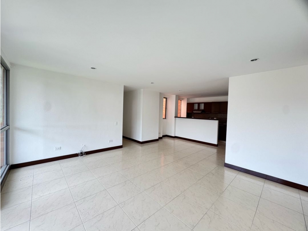 Apartamenro en arriendo Envigado El Escobero parte baja vista a verde — foto 5