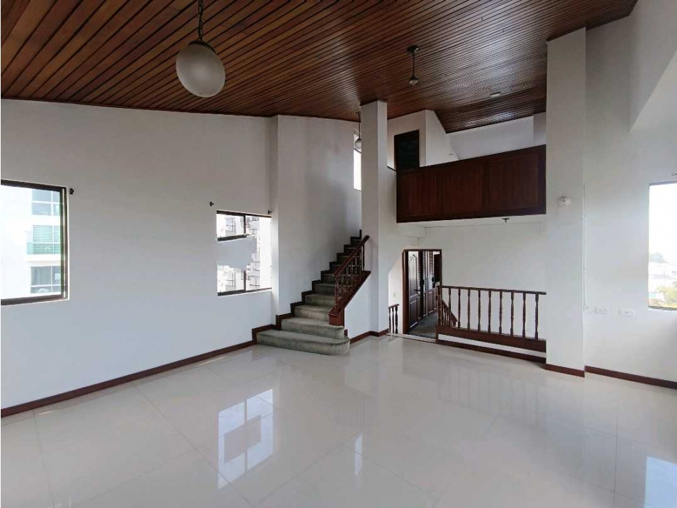 Apartamento 2 alcobas y estudio Avenida Lindsay Guayacánes Manizales — foto 2